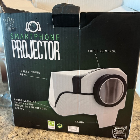 Smartphone Projector - Picture 2 of 8